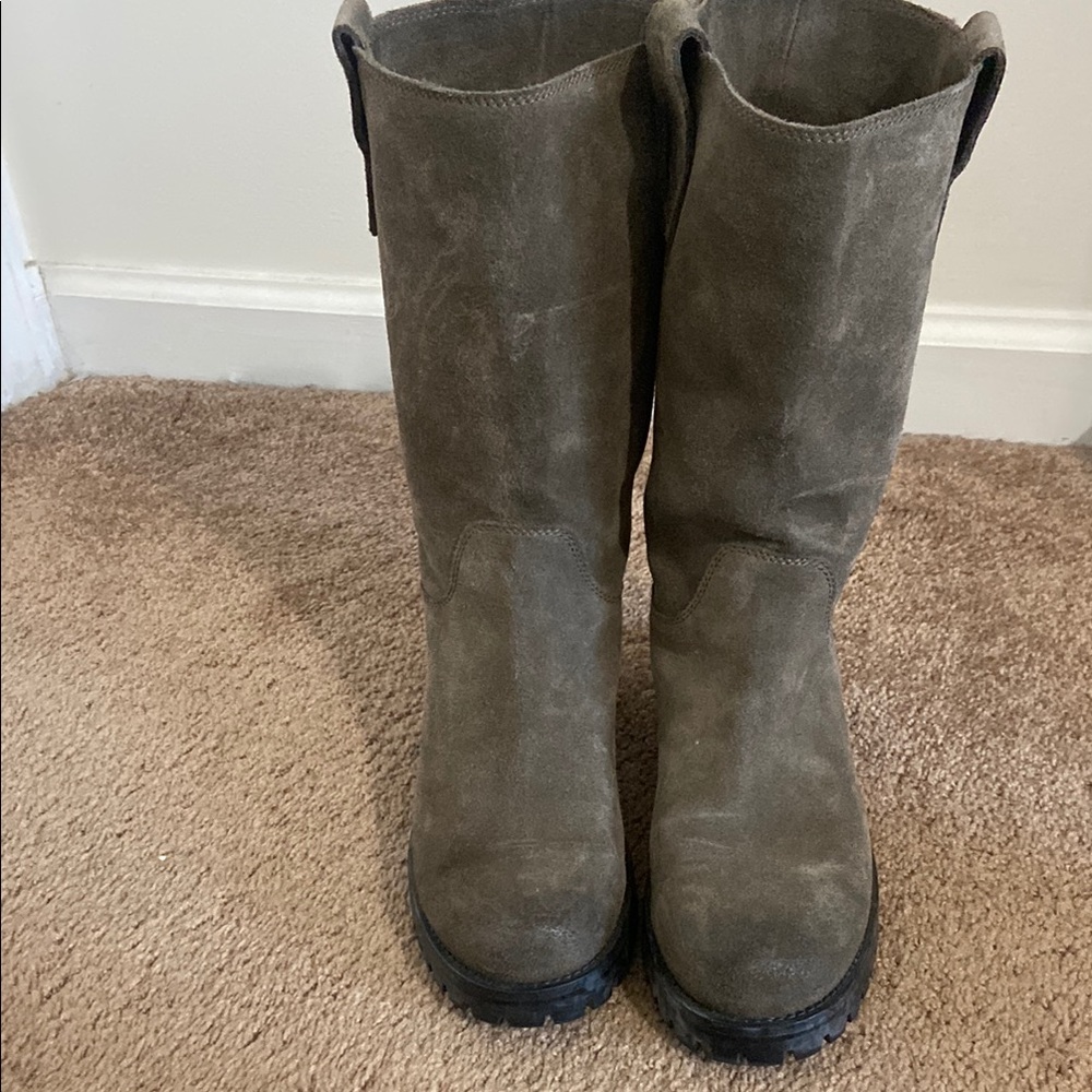 Boemos suede Gray Heeled Boots with Streamlined Design and Knee-High Style